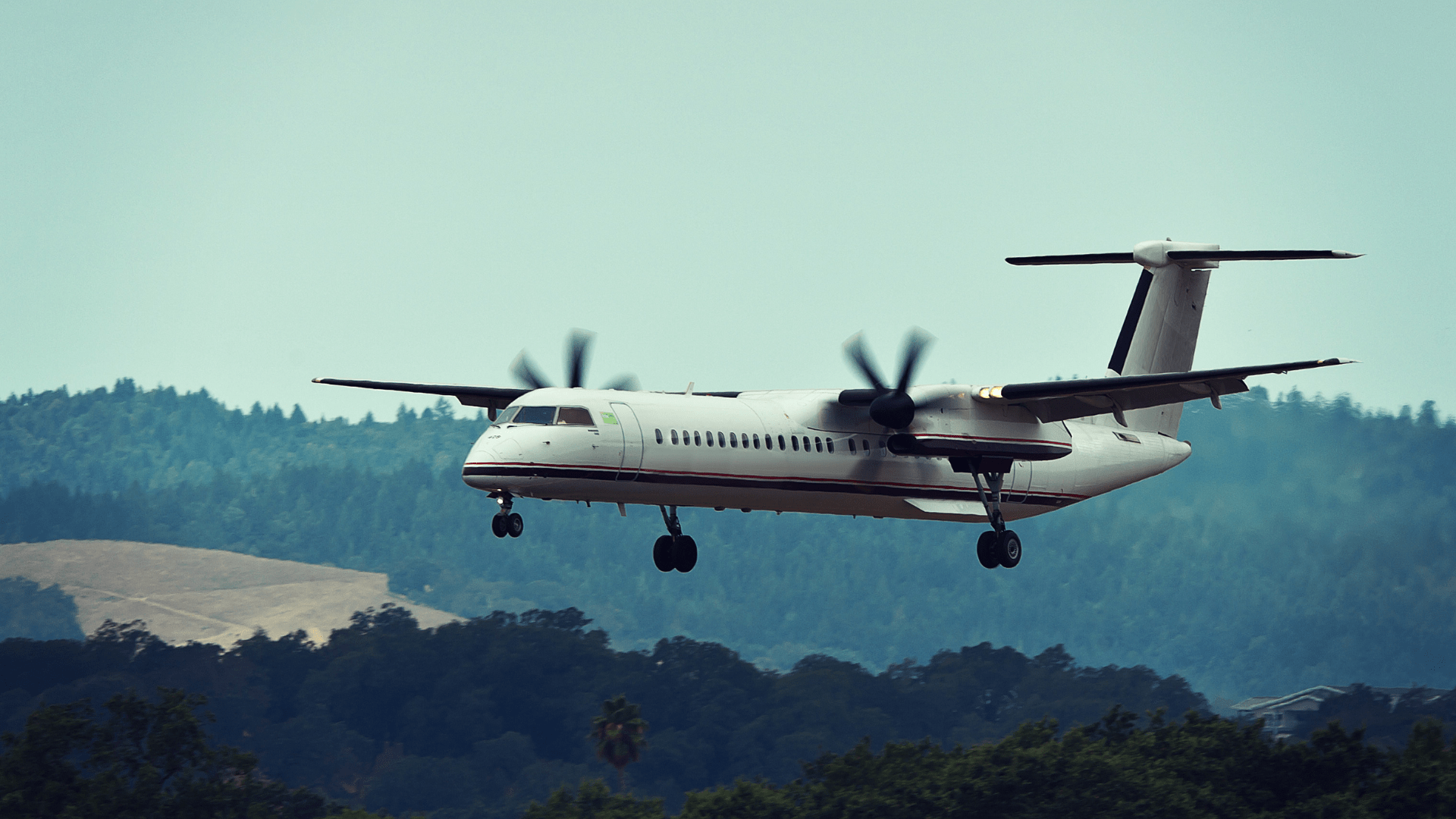 Dornier Dash 8-Q400 for charter